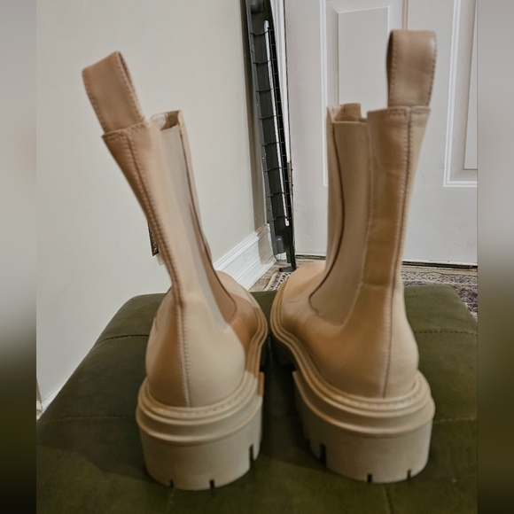 ZARA Leather Lug Sole Ankle Boots With elastic side panels. Tan. Size US 6.5